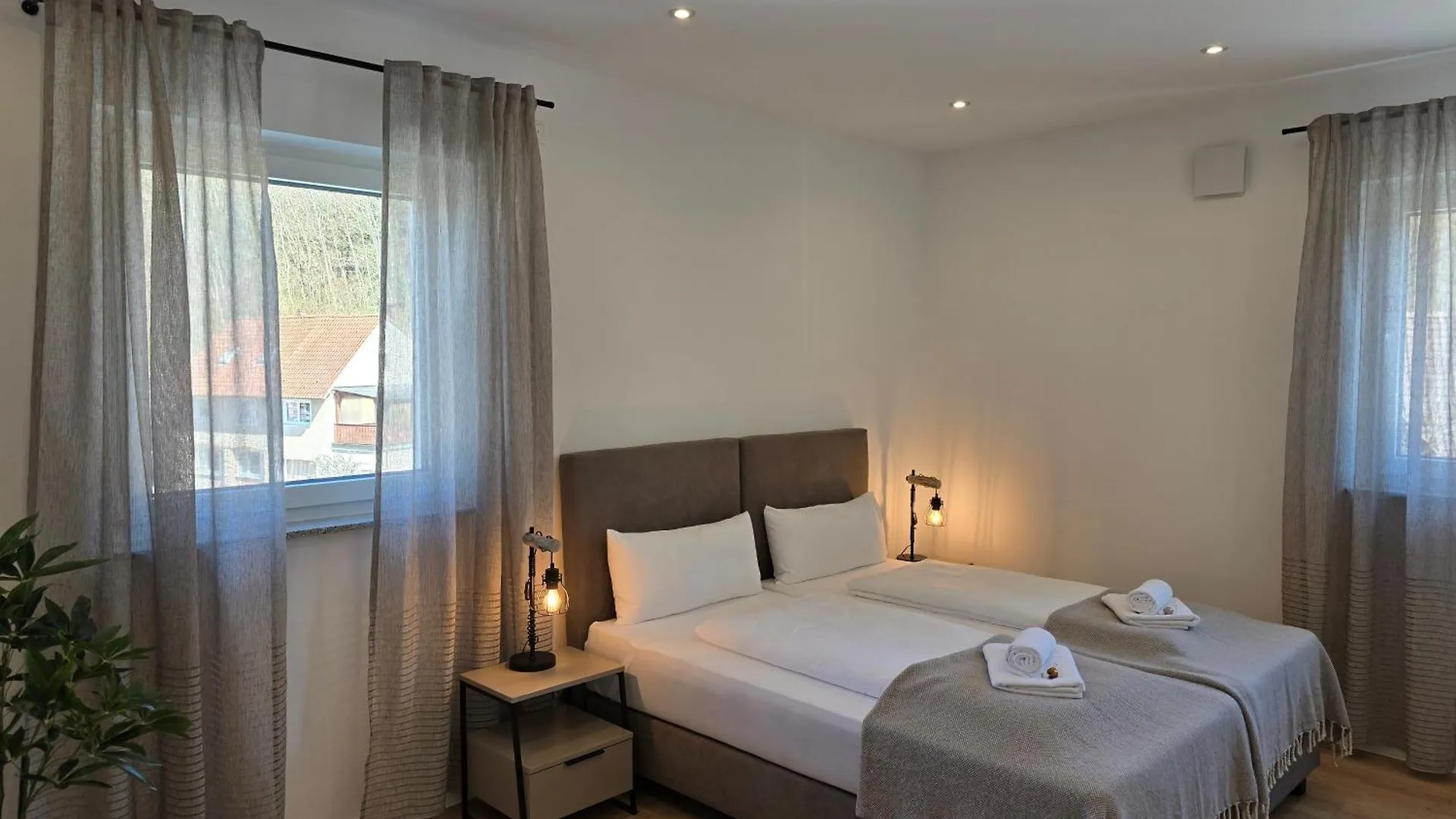 Apartment Mit Voll Ausgestatetter Kueche, Badewanne, Balkon, Parkplatz Vor Dem Haus, Ruhig Gelegen, Ada5 Kulmbach