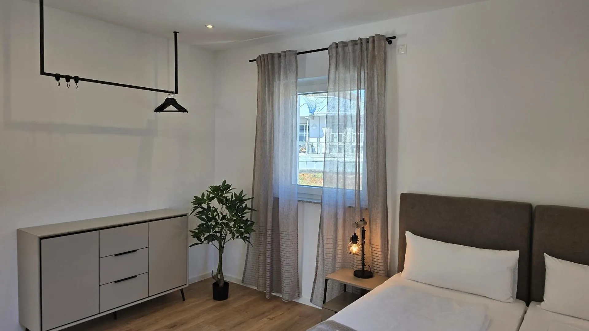 Apartment Mit Voll Ausgestatetter Kueche, Badewanne, Balkon, Parkplatz Vor Dem Haus, Ruhig Gelegen, Ada5 Kulmbach Alemanha