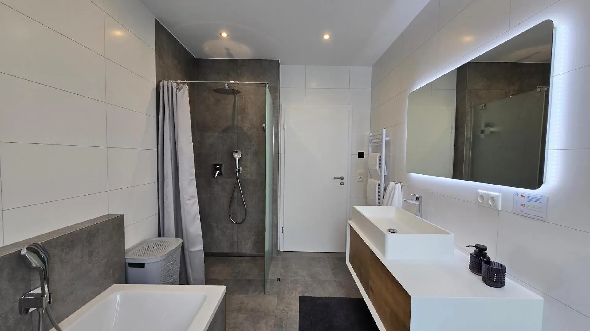 Apartment Mit Voll Ausgestatetter Kueche, Badewanne, Balkon, Parkplatz Vor Dem Haus, Ruhig Gelegen, Ada5 Kulmbach
